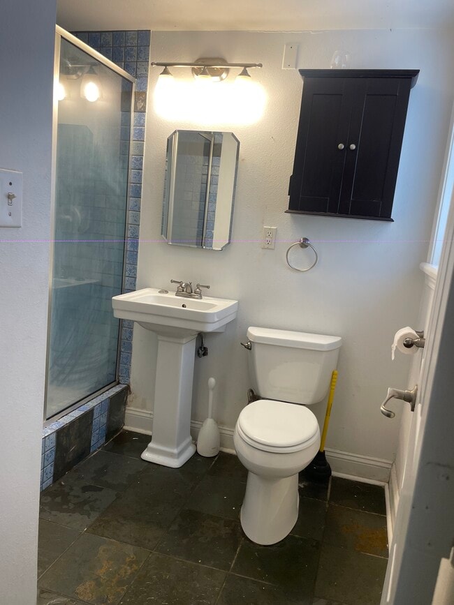 Bathroom - 3226 Palmyra St