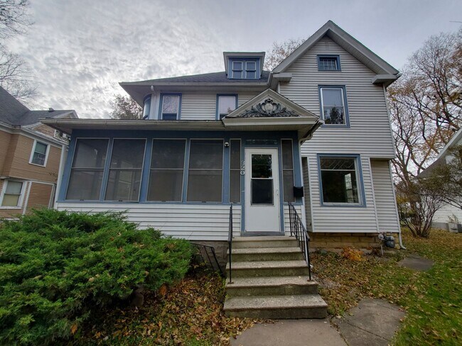 Building Photo - FOR RENT- Large home on Western Ave! Pets ok!