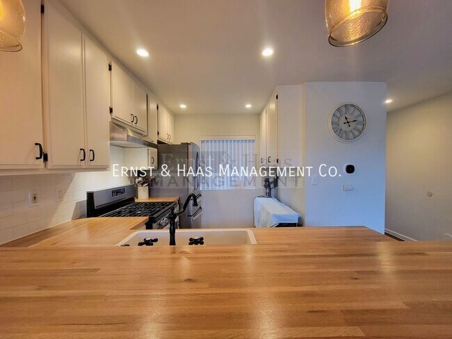 Foto del edificio - Beautiful Lakeside 1 Bedroom Loft Condo at...