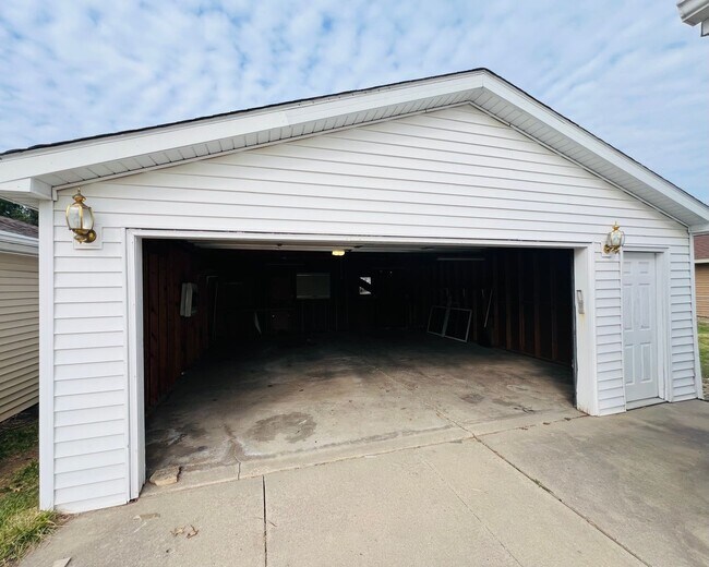 Foto del edificio - 3 Bedroom Home w/ Garage in Marion, IA