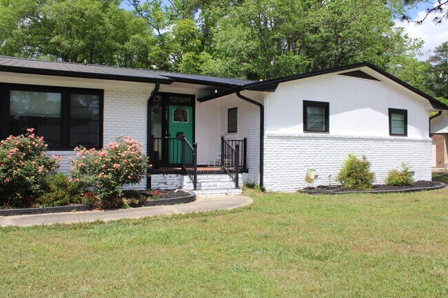 Building Photo - 1609 Currituck Ave
