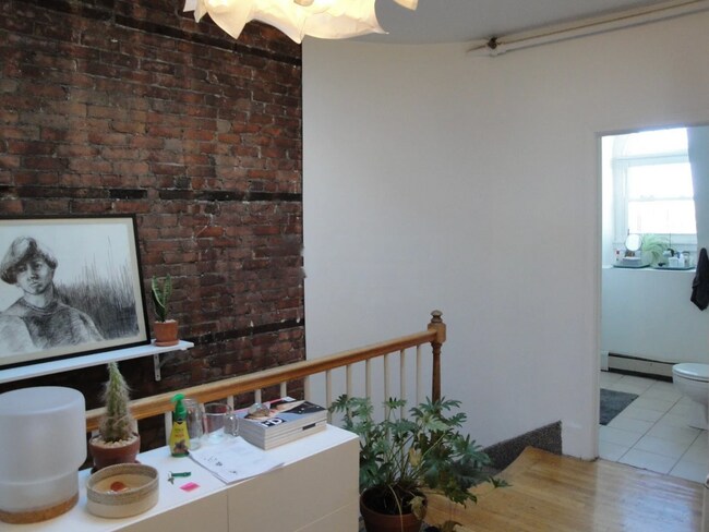 Building Photo - 168 Northampton St