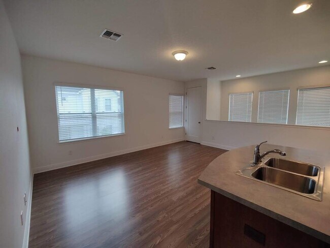 Building Photo - 8349 Lindahl Aly