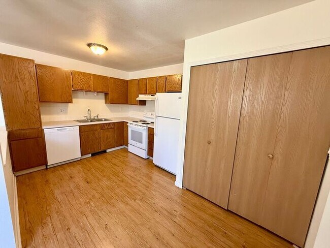Foto del edificio - Limited-Time Offer: 2 Weeks Free! 2-Bed, 1-Bath Garden Apartment in Johnstown