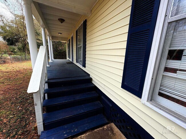 Building Photo - 3 Bedroom 1.5 Bathroom House in Mobile