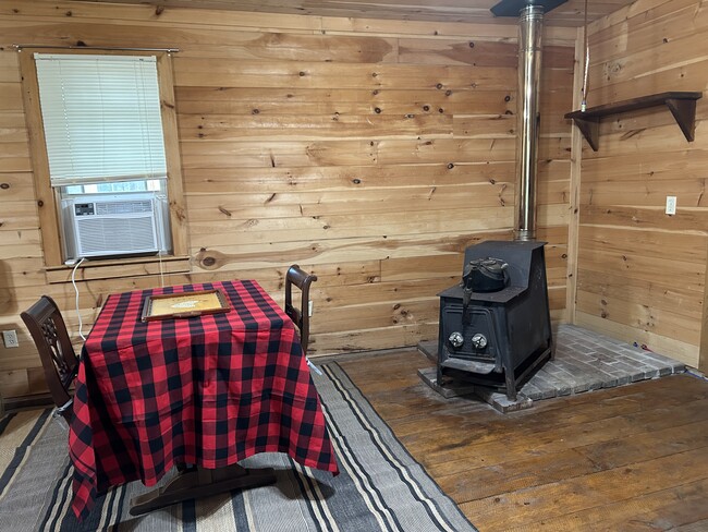 Foto del edificio - 1523 Mining Town Rd