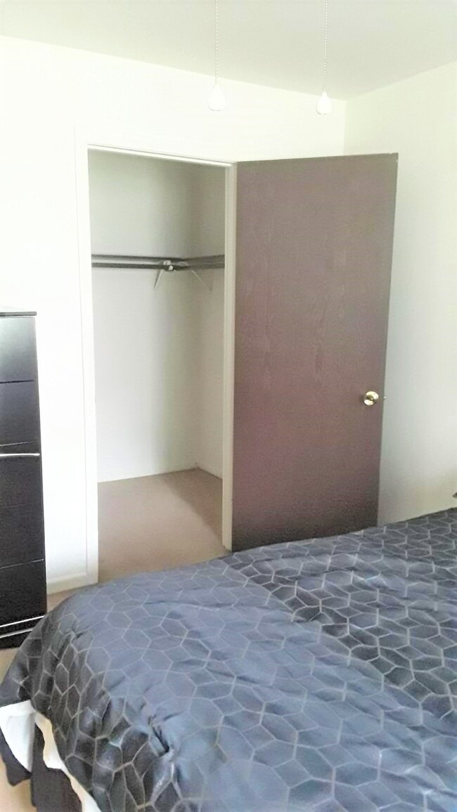 Big Closet Bedroom - 6465 Evergreen Ave
