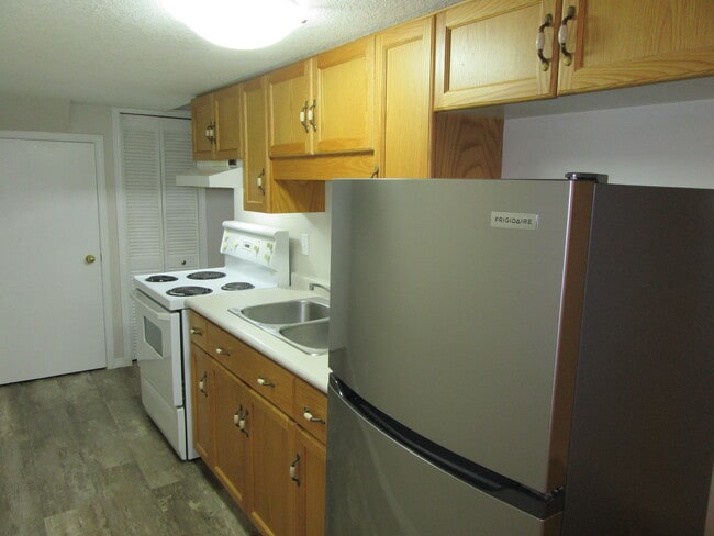 Building Photo - 132 Waterloo Av