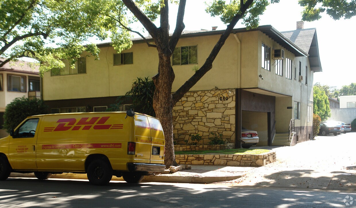 Building Photo - 260 S Oakland Ave