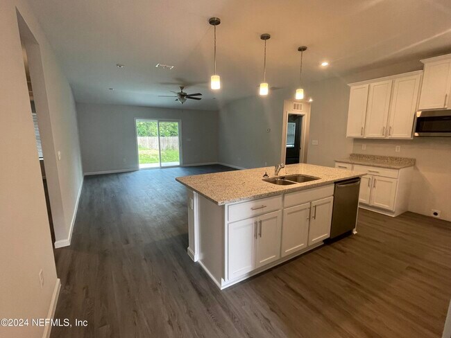 Building Photo - 3925 Peach Dr