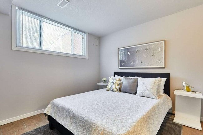 Building Photo - 406 Karn St