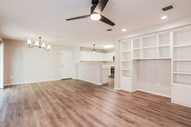 Building Photo - 2755 N Saramano Ln