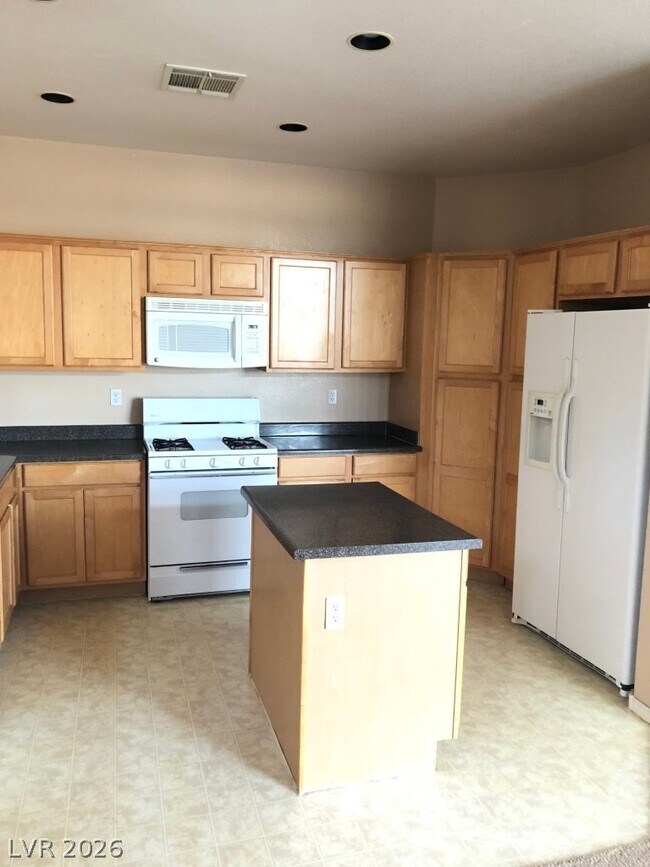 Foto del edificio - 706 Aloe Yucca Ave