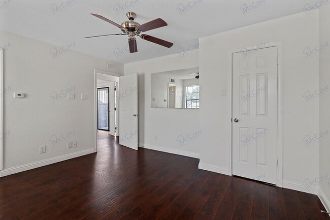 Building Photo - Beautifully 2/1.5 condo of Dallas!
