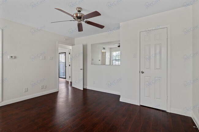 Foto del edificio - Beautifully 2/1.5 condo of Dallas!