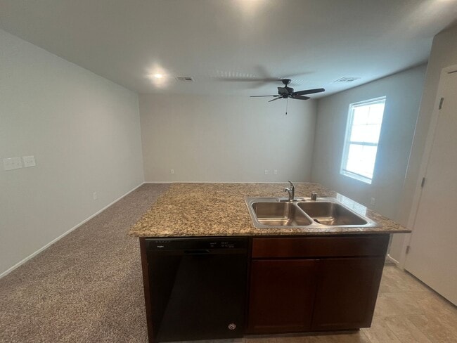 Building Photo - 2 bedroom Townhome located near Nellis Air...