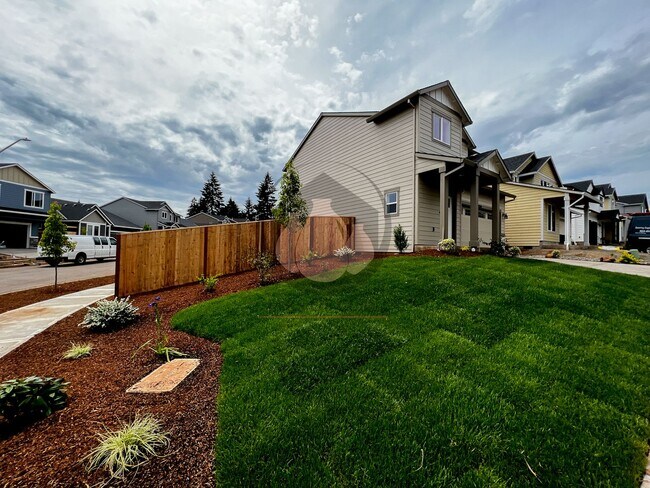 Building Photo - Beautiful Home in South Salem Available Now