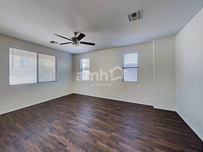 Foto del edificio - 15464 W Poinsettia Dr