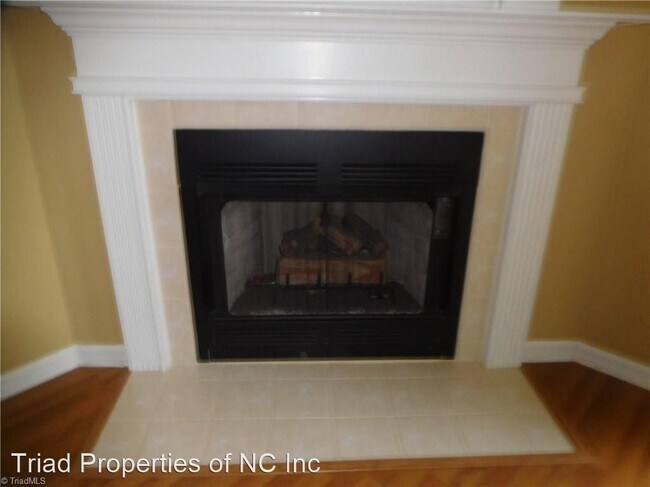 Building Photo - 2 br, 2 bath House - 150 James Rd #3C