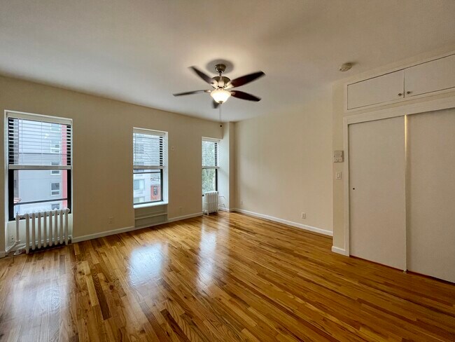 Building Photo - 153 E 116th St