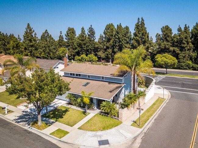 Building Photo - 4 br, 2.5 bath House - 17482 Teachers Avenue
