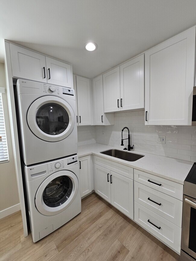 Photo - 11649 Sunglow St Apartments