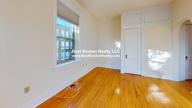 Building Photo - 89 Trowbridge St
