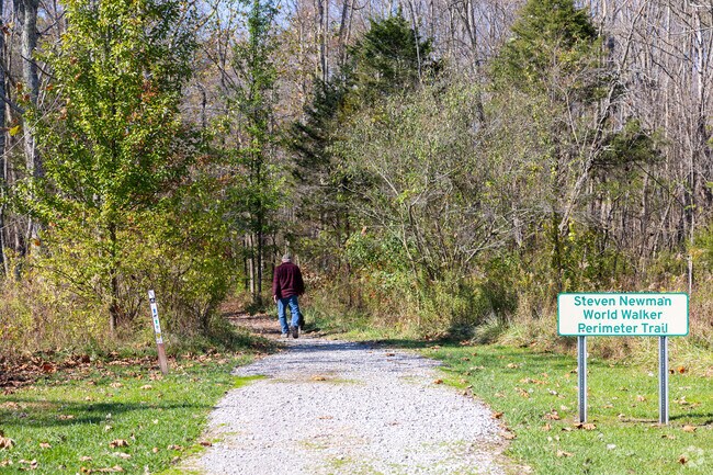 Hiking trail in Amelia.