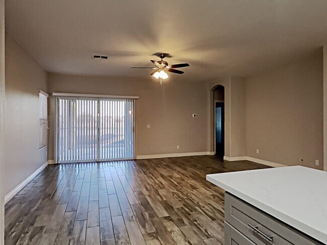 Foto del edificio - 112 S 120th Ave