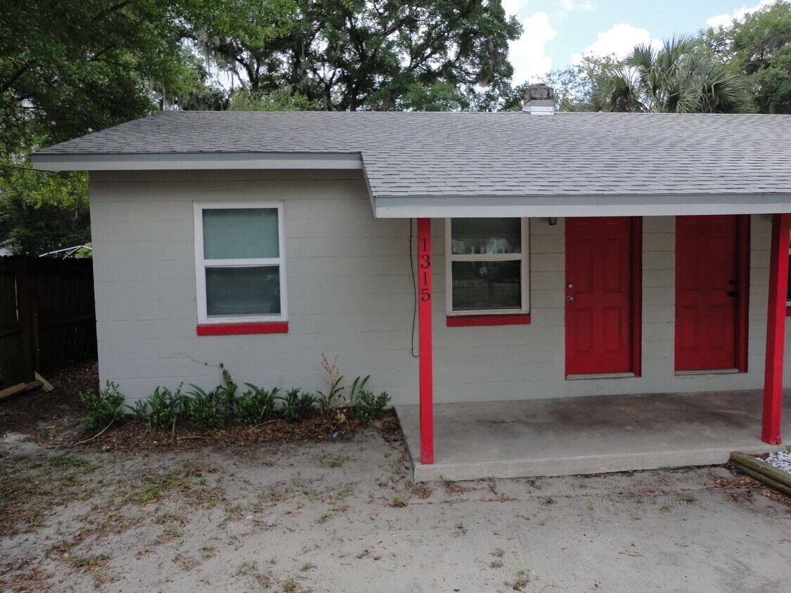 Foto principal - Nice recently Remodel 2 bedroom/1 bath duplex
