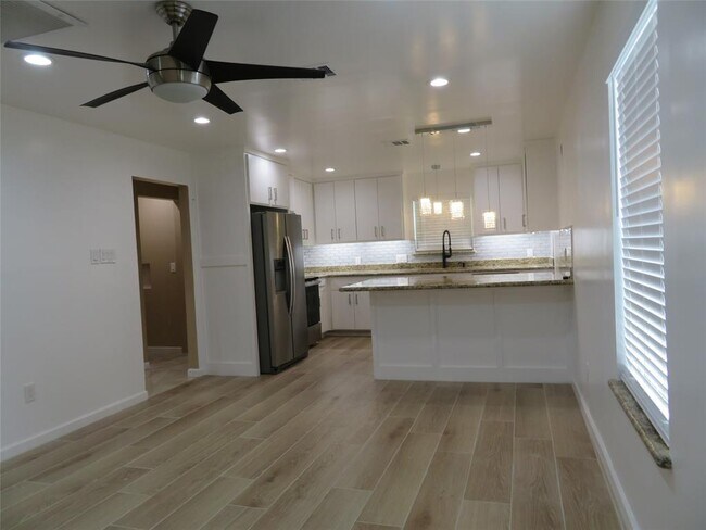 Foto del edificio - 7214 Corsicana St