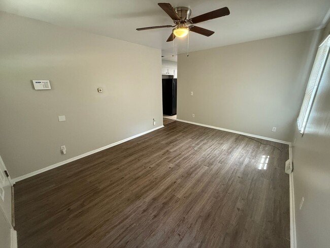Building Photo - Cozy 3 Bedroom Home!!