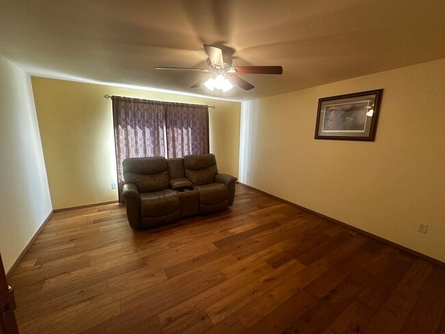 Building Photo - Nice 3 bedroom 2 bath home with den/media ...