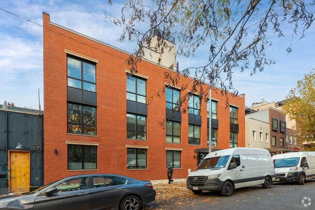Building Photo - Williamsburg Condo