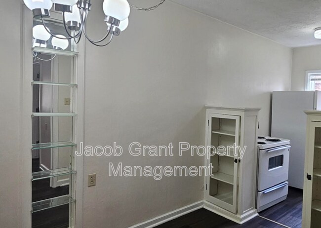 Building Photo - 676 Memorial Dr