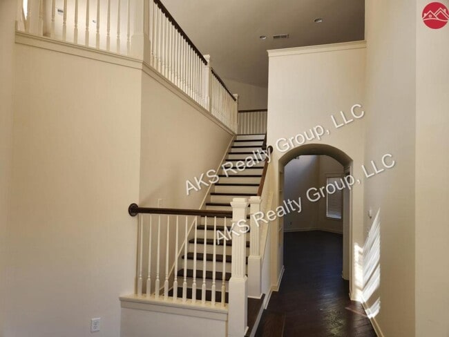 Building Photo - 4613 Riverview Dr