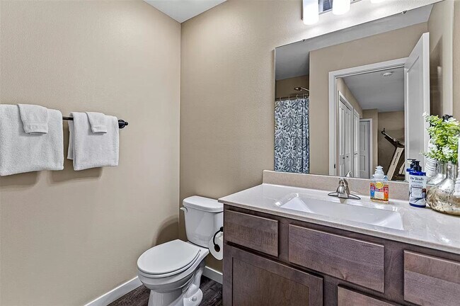 Basement Bathroom - 392 Tanglewood Dr