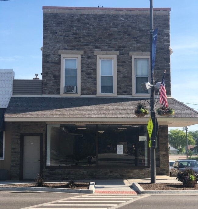 Building Photo - 203 W Main St