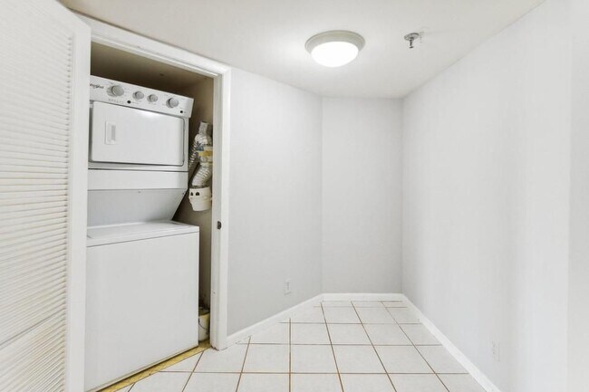 Building Photo - 6463 La Costa Dr