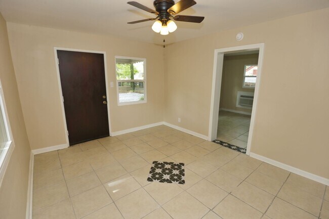 Foto del edificio - 2702 Old Quintard Ave
