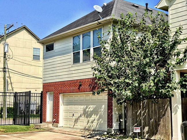 Building Photo - 1743 Aden Dr