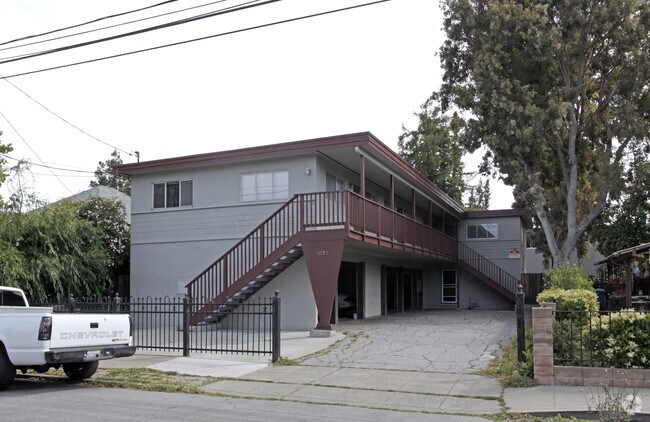 Building Photo - 1027 Clinton St