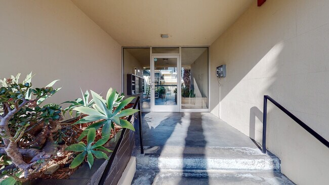 Foto del edificio - 1847 N Kingsley Dr