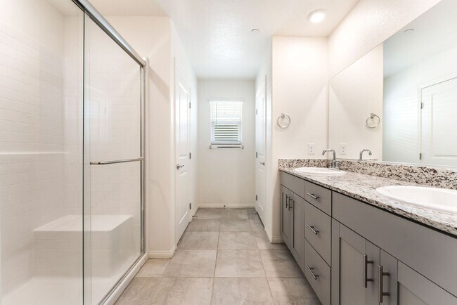 Foto del edificio - 3 Bedroom Home in Cadence