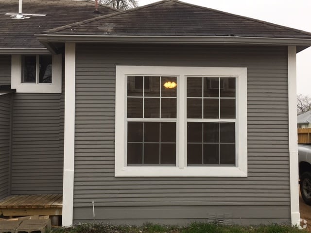 Building Photo - 1131 W Lynwood Ave