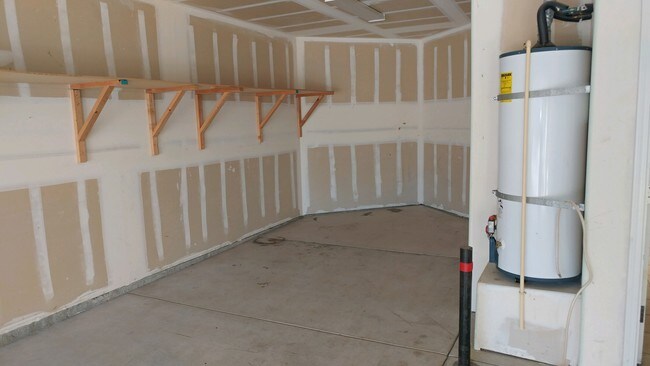 Tandem Garage - 921 Lewis Rd