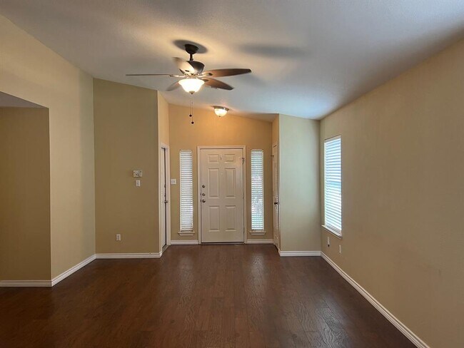 Foto del edificio - 1629 Tea Leaf Dr