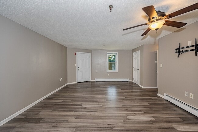 Building Photo - 68 Lantern Ln