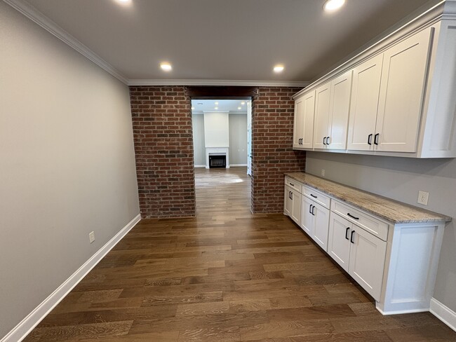 Building Photo - 4150 Primrose Dr