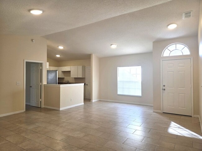 Building Photo - 3/2 on Large Lot Available Now